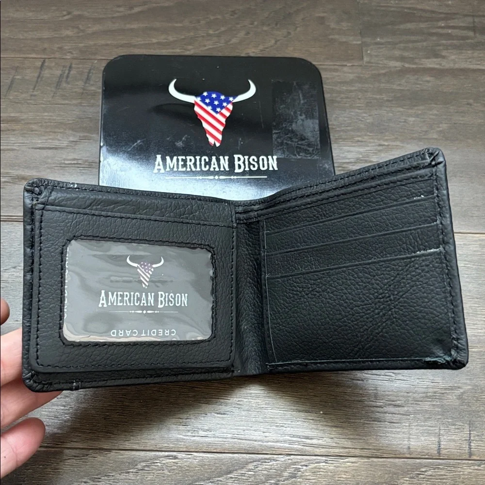 American Bison Bi-fold wallet/ID/Bill/6 card slots brown leather, tan embroidery